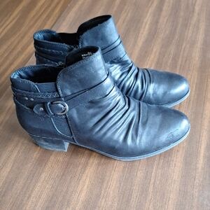 Yuu Black Ankle Booties
